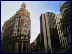 Carrer de les Barques 02 - Banco de Valencia (left)